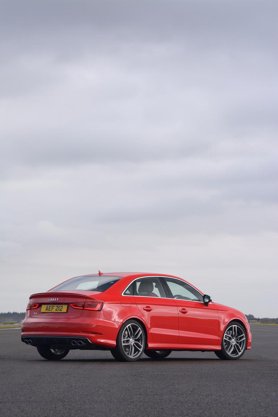  Audi S3 Sedan (8V) 2013 года  (UK) (фото 6 из 53)